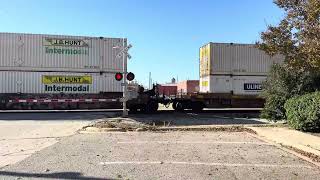 Southbound BNSF stack train caught at crossing 12/12/25