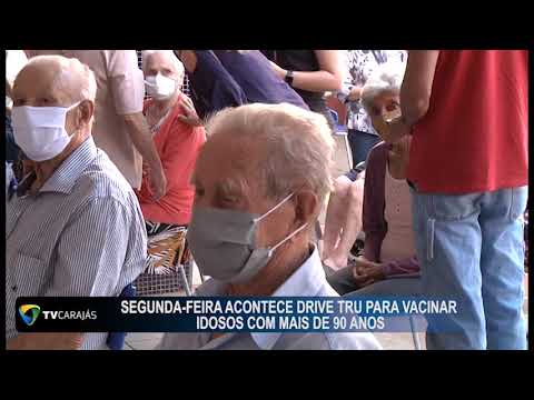 Saúde realiza drive thru para vacinar idosos contra Covid-19