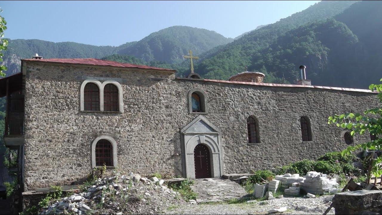 Греция. Дорога к монастырю Богородицы Стомиу. Конница