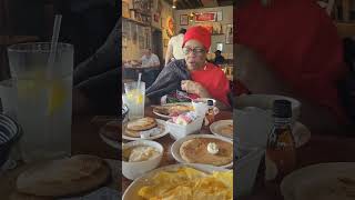 Trying the breakfast steak at Cracker Barrel  #2bigsistersfoodreview #crackerbarrel