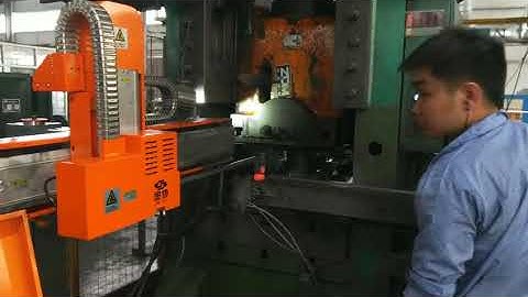 Brass valve hot forging press machine with Robot