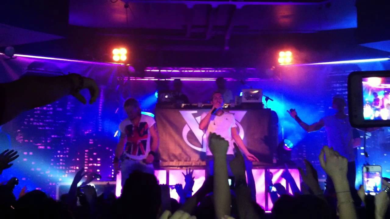 Gemelli Diversi Dammi solo un minuto Live YouTube Gemelli Diversi Dammi solo un minuto Live YouTube