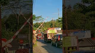 #palangpintukeretaapi #keretaapi #keretaapiindonesia #levelcrossing #palangpintukeretaapiindonesia