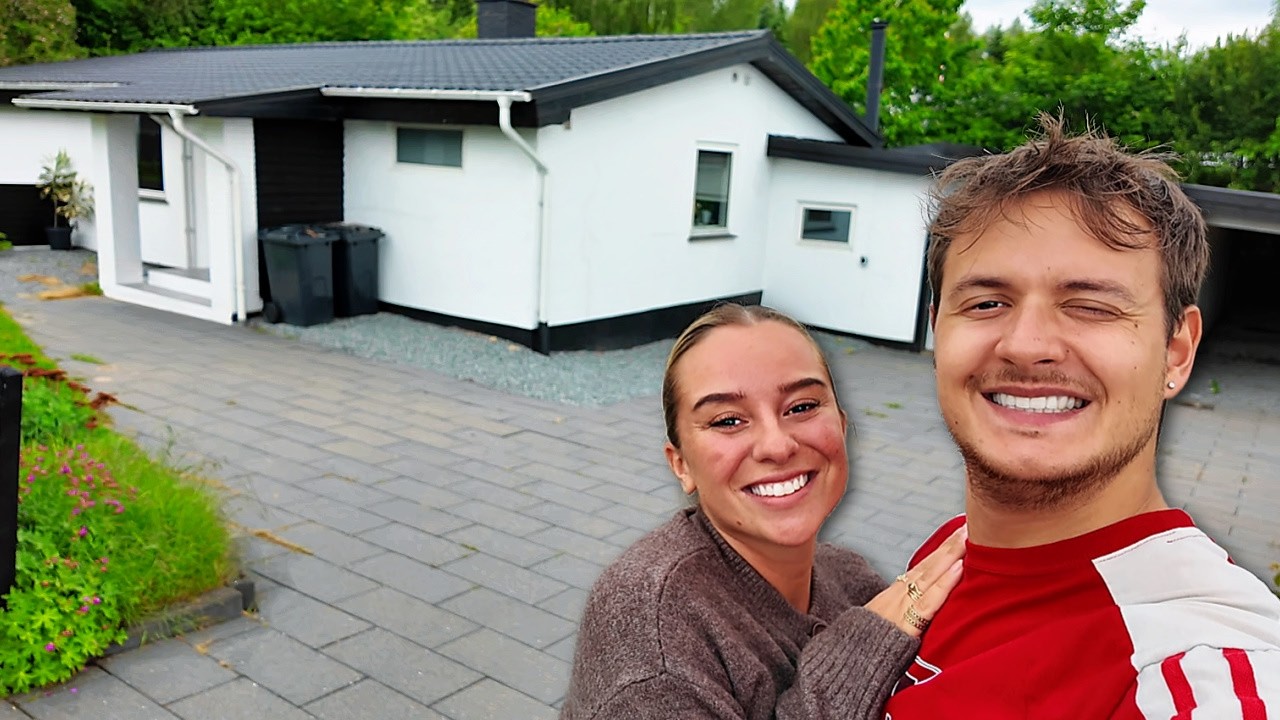 VI HAR KØBT ET HUS! (House Tour)