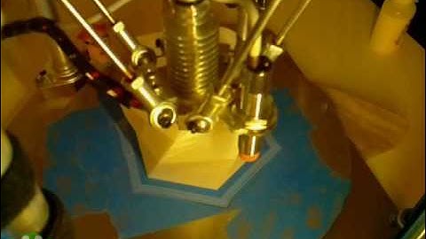 Delta printer making Tall Twisted Vase