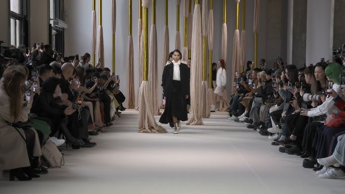 Chanel Fall Winter 2023-2024 - RUNWAY MAGAZINE ® Official