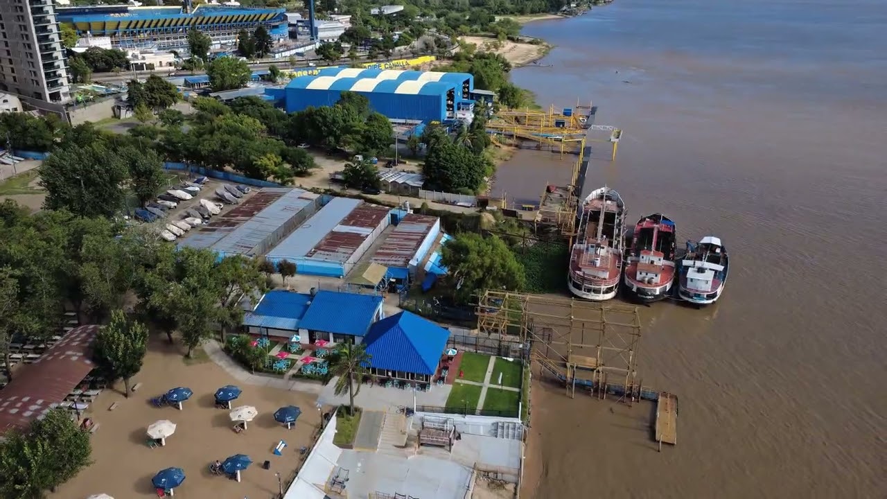 Todo el Río Paraná en Rosario, Argentina  