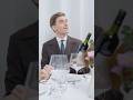 Qui goûte le vin au restaurant ? 🍷