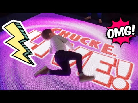 4 year old BREAKDANCING at Chuck E Cheese - YouTube