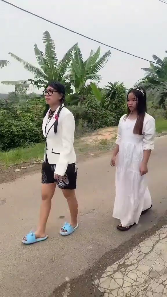 Vidio kocak dan gokil @nyaikembang1nyaikembang1 /menurut kalian siapa yang di di dekat kakaknya??