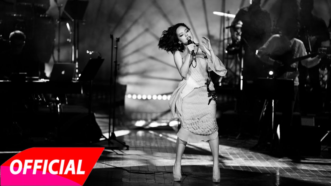 Hoàng Quyên - BÙA YÊU I LIVE CONCERT "SÓNG HẤP DẪN" 2019