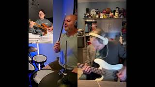 Rocking with some peeps #bass #bassist #behs #midwestemo @darinaguitar @mikey-on-drums