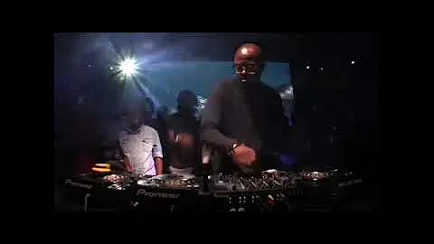 Black Coffee taking down the stage 🔥🔥