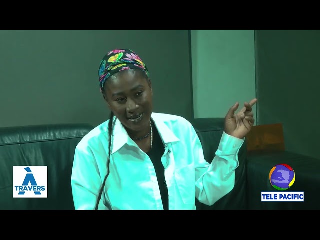 A Travers avec Adjamile Dja    ( Tambourineuse/ Chanteuse )