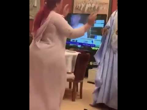 رقص "الشيخة الطراكس" بملابس شفافة يُشعل رواد المواقع..