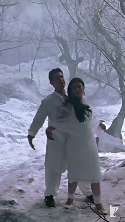 The whole song is a 10/10 but this part 🤌 #merehaathmein #fanaa #aamirkhan #kajol #song #yrfshorts