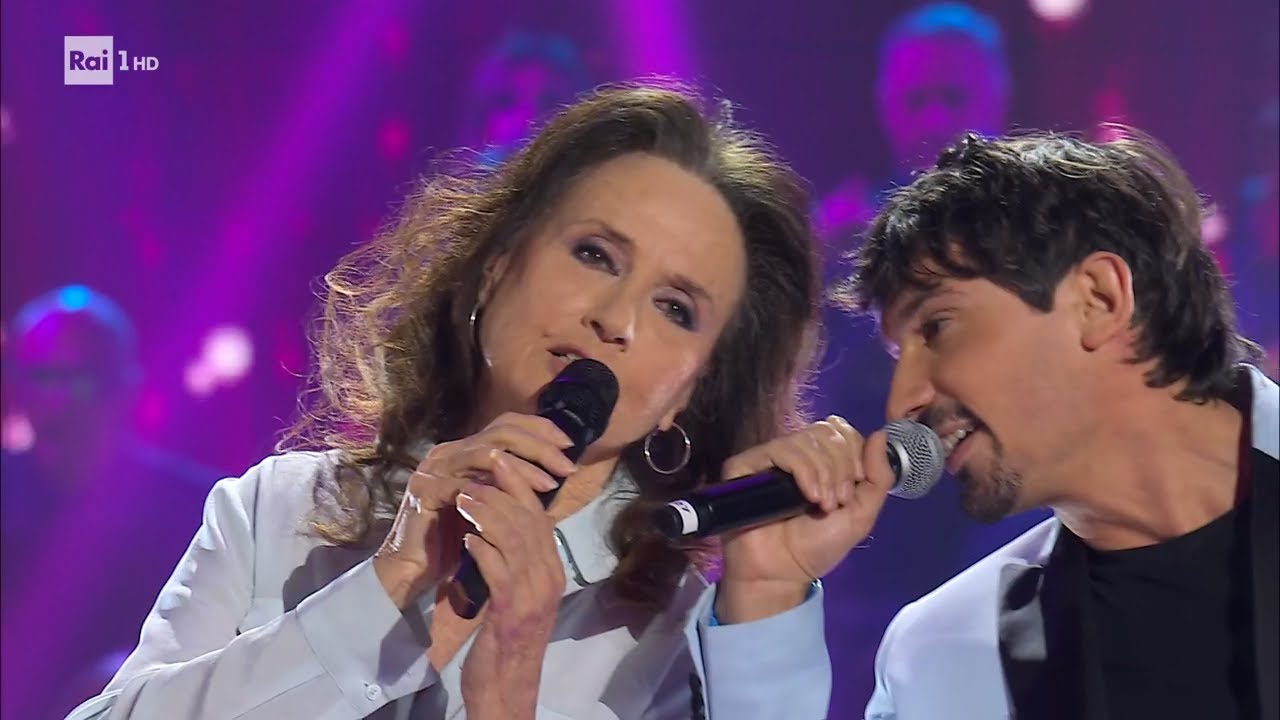 Pier Davide Carone con Gigliola Cinquetti canta "Di Notte" - Ora o mai più 11/01/2025 Pier Davide Carone con Gigliola Cinquetti canta "Di Notte" - Ora o mai più 11/01/2025