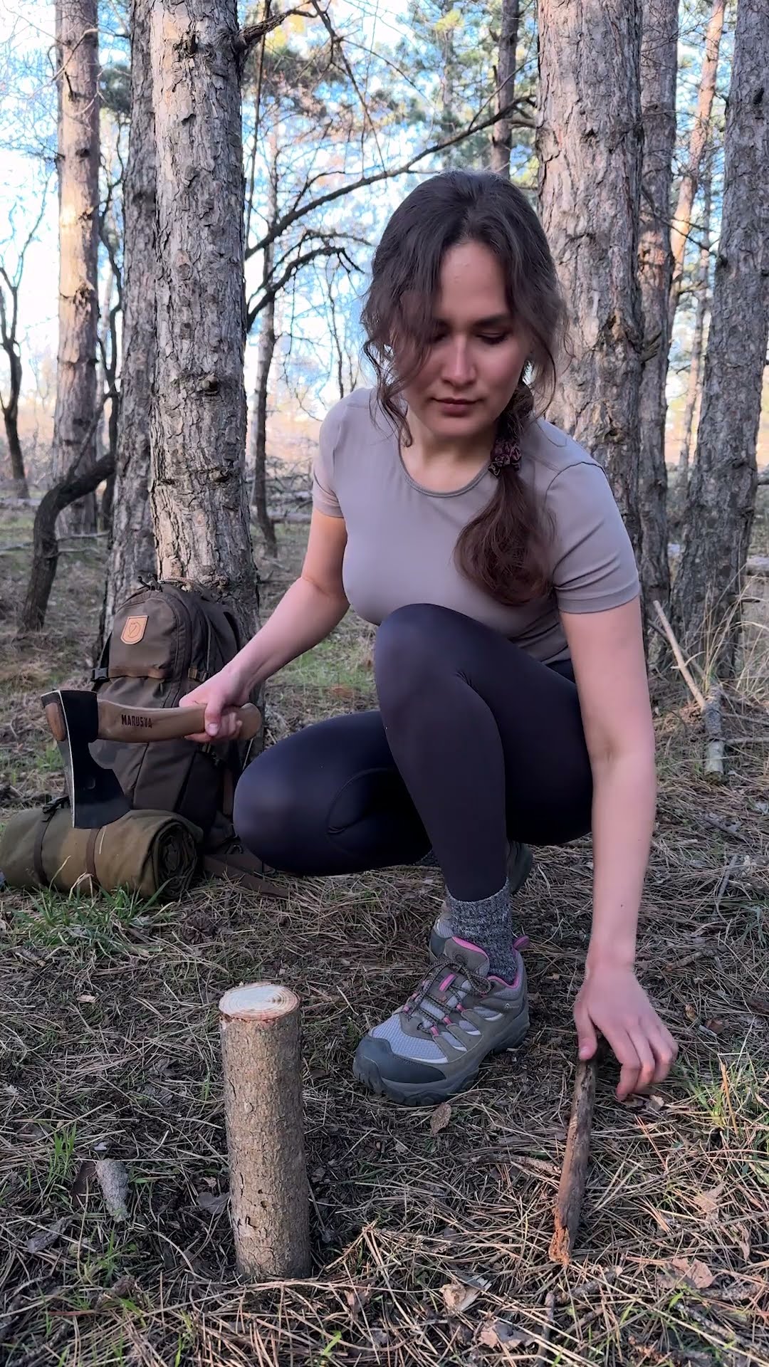 GIRL knows HOW to do it ✌?#camping #survival #bushcraft #outdoors #lifehacksindonesia