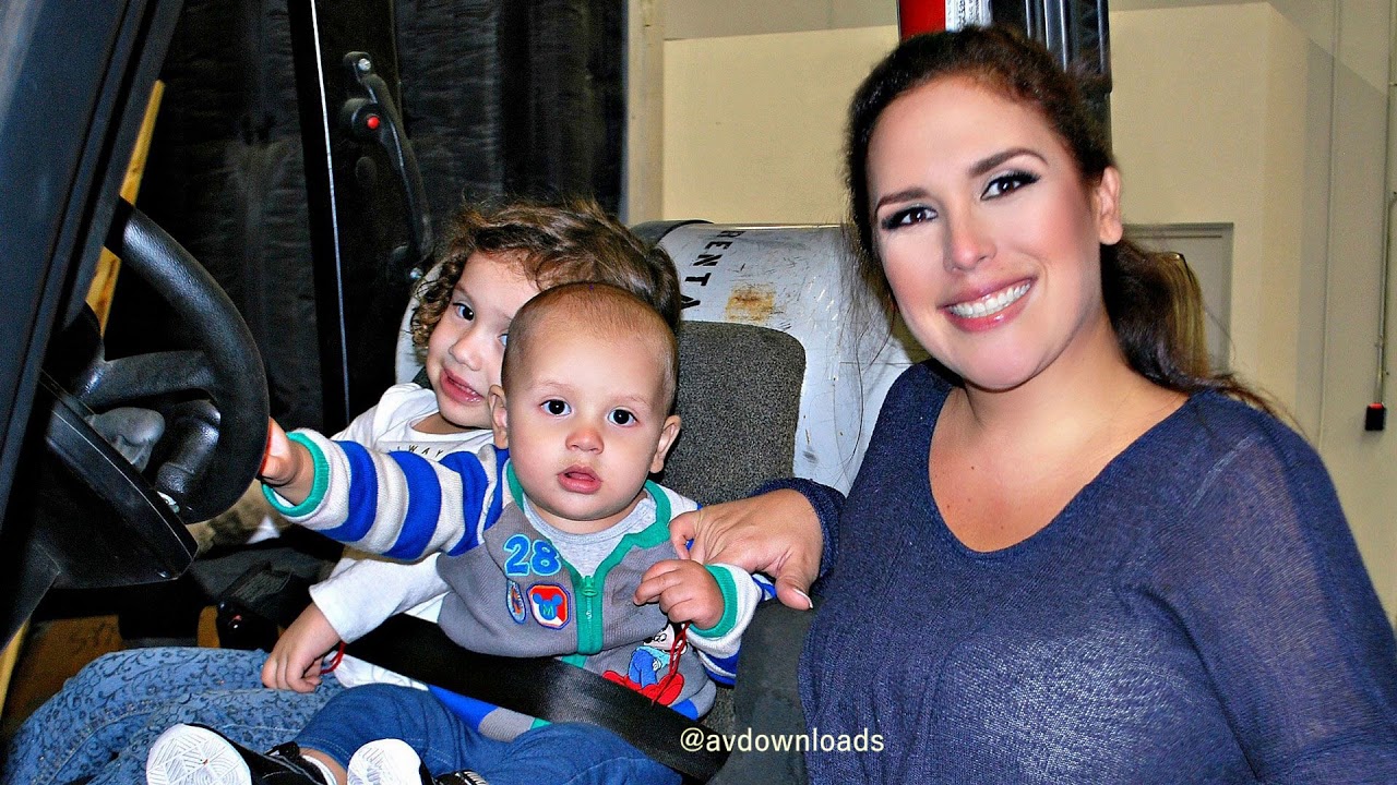 Angelica Vale Y Su Familia Youtube Baby Face Instagram People