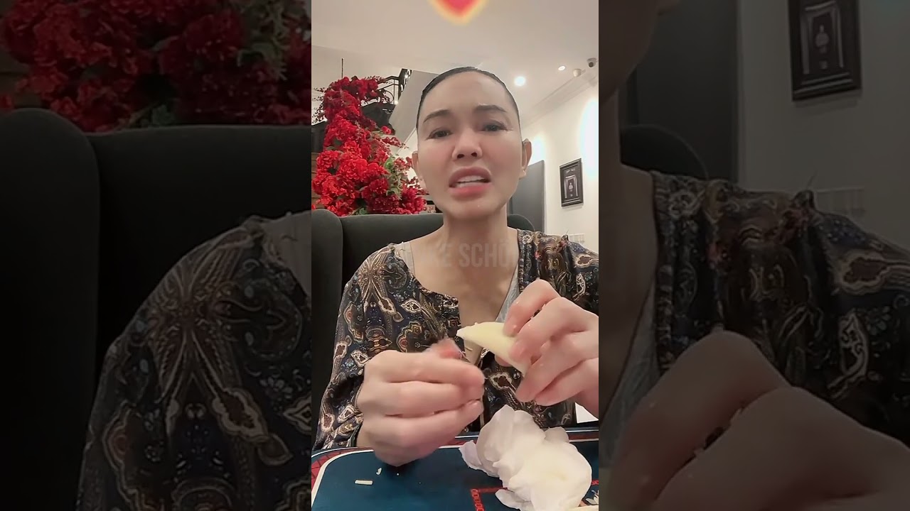 Enaknya Bunda Corla Makan Martabak Manis Keju Sinar Bulan Yang Tadi Dipesenin Sama Bu Nanik (241016)