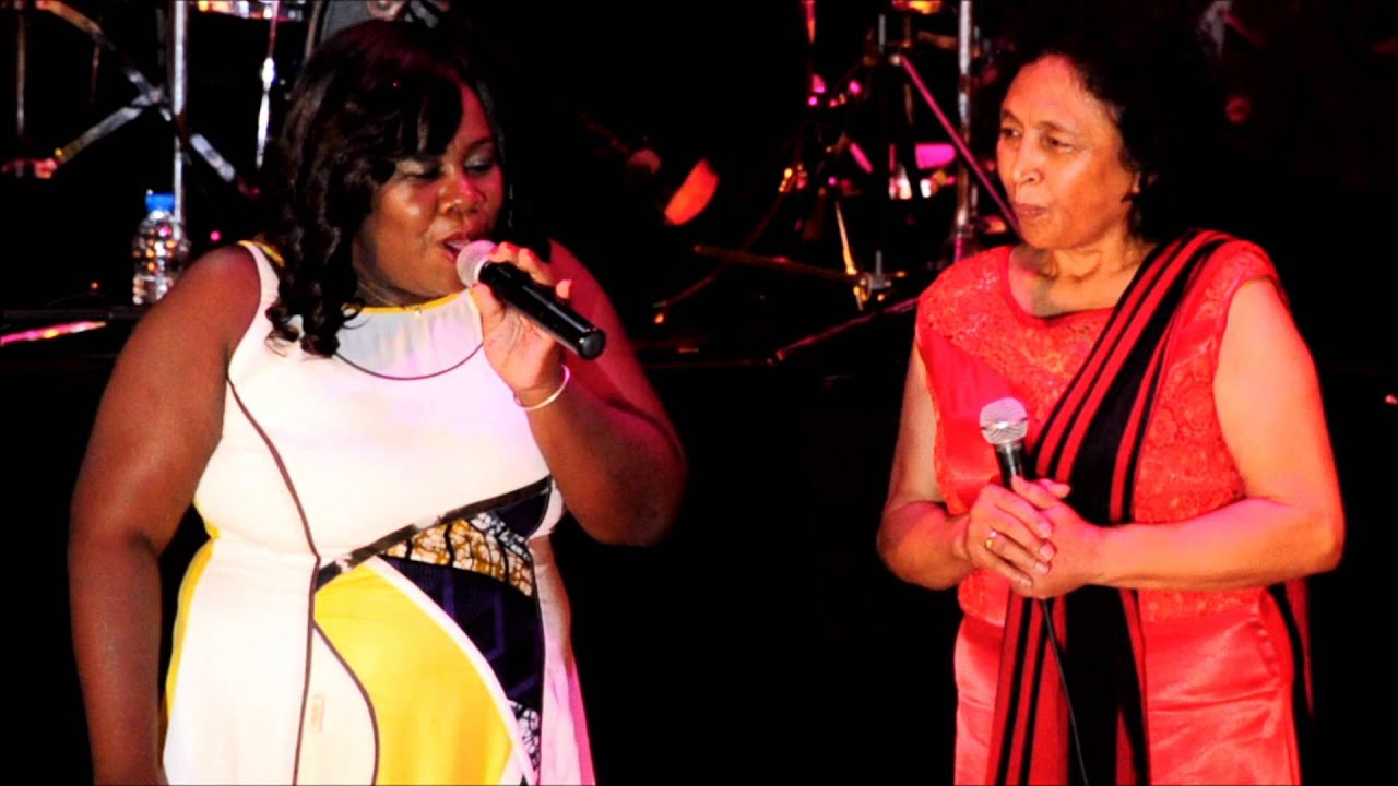 Lalao Rabeson & Maurena: Izaho anie ravorona (Therack Ramamonjisoa) [Live CC ESCA Antanimena]