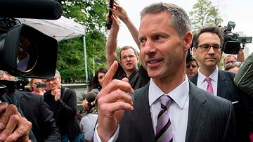 RAW: Nigel Wright, Mike Duffy arrive at Duffy