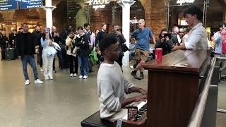 #performance ​@StPancrasInternational_UK @PianoMoments @camdenmusique & #operasinger enjoy plz