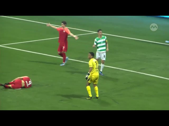 BLUNDER! Geylang's Hairul Syirhan gives penalty away to Young Lions! | SPL 2024 Moments class=