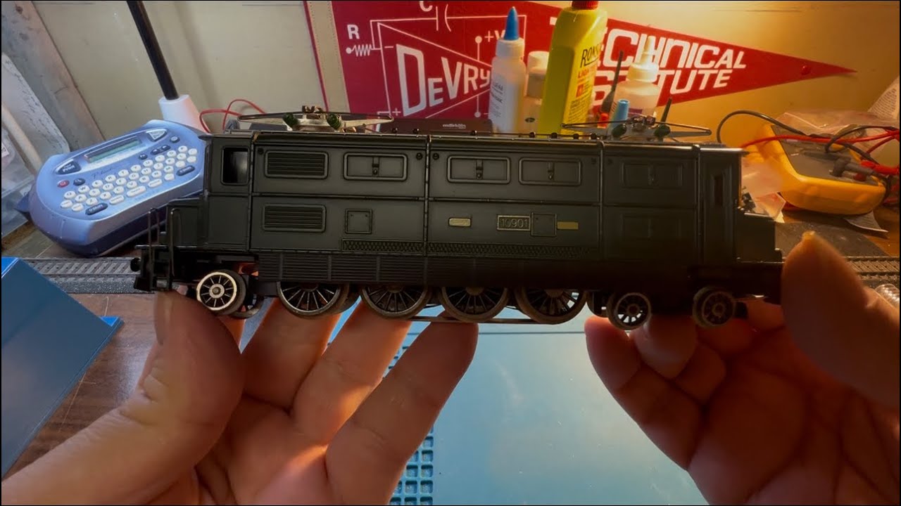 Test & Review of Upgraded Hag #140 SBB Ae 4/7 work done by Helmut’s Hobbies.