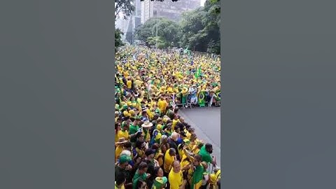 Apoiadores de Bolsonaro continuam chegando na Paulista. Expectativa de 700 mil pessoas no local.