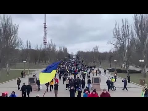 Ukrainians in Kherson rally against Russian forces