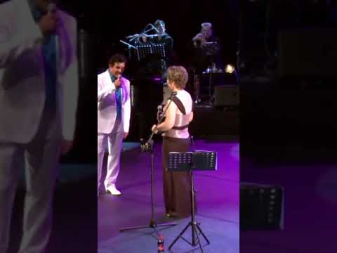 Queen in Clogs Sings Simple Life, Inner Sunshine Rules