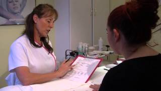 How to carry out a manicure consultation professionally