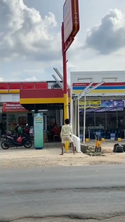 story wa tante goyang pargoy di indomaret😂😂