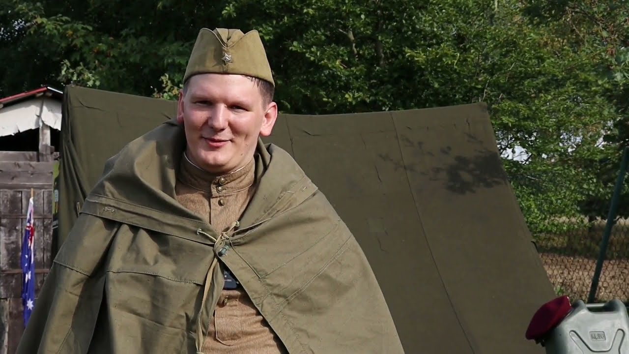 Russische Zeltbahn als Regenumhang binden