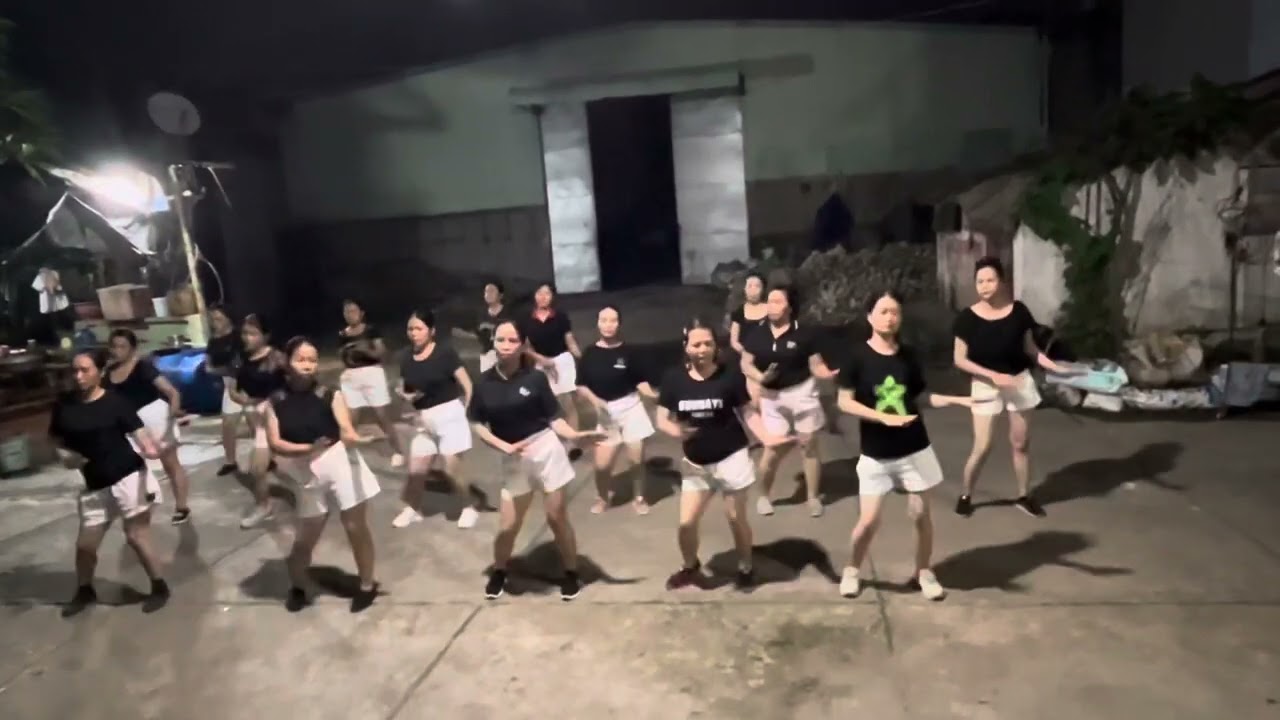 Cô gái mở đường - Dân vũ 24 bước - phiên bản mới