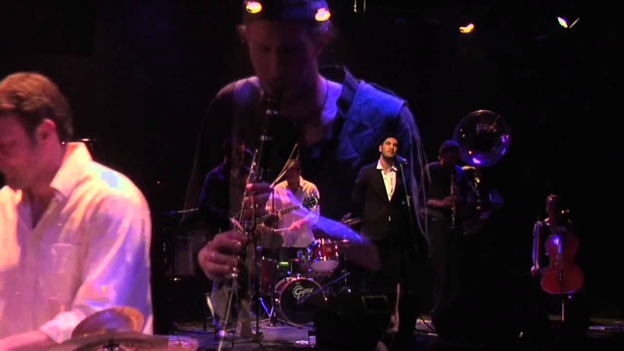 Ver Le Bal des Trépassés - Les vapeurs éthyliques (live au Théâtre de la Reine Blanche) en YouTube Ver Le Bal des Trépassés - Les vapeurs éthyliques (live au Théâtre de la Reine Blanche) en YouTube