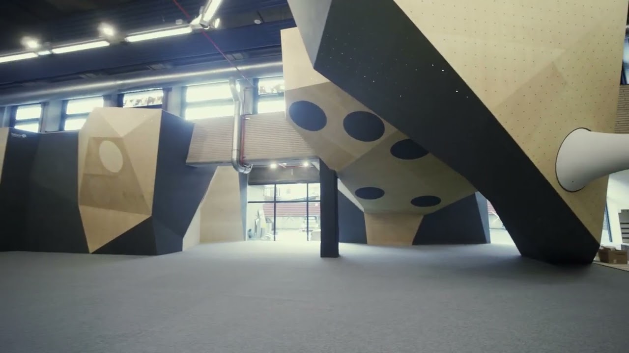 Bouldering Walls & Bouldering Mats by Blocz