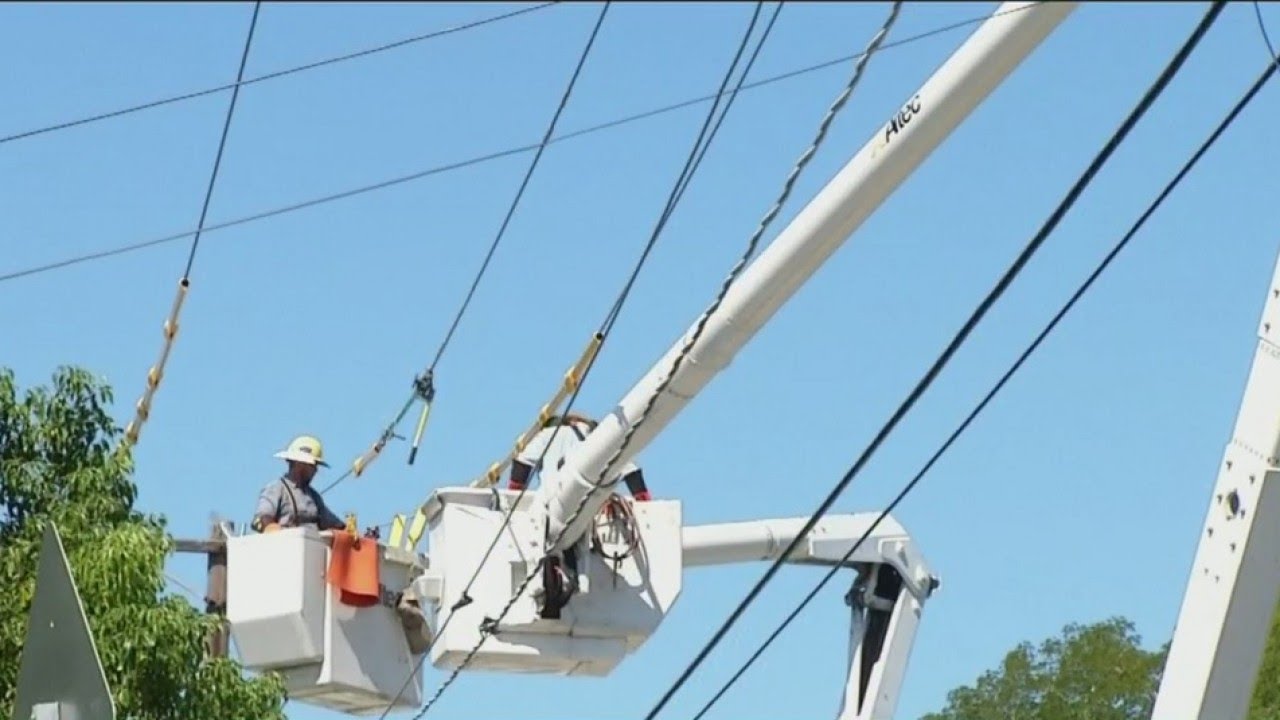 Widespread power outages in Tampa Bay area - YouTube