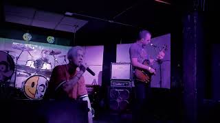 𝗟𝗶𝘁𝗵𝗶𝘂𝗺 - 𝗘𝘃𝗮𝗻𝗲𝘀𝗰𝗲𝗻𝗰𝗲 𝗖𝗼𝘃𝗲𝗿 𝗯𝘆 𝗬𝗲𝗹𝗹𝗼𝘄 𝗦𝗮𝗱