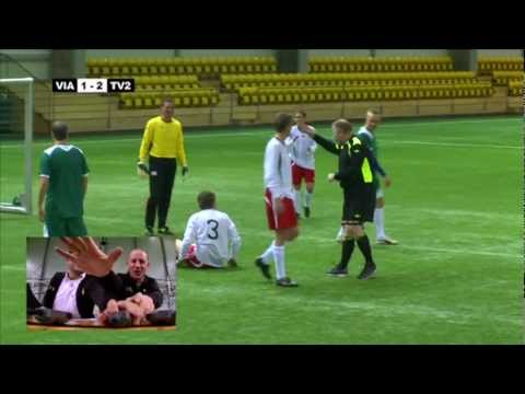 FOR ENGLISH SUBTITLES - PRESS THE CC-BUTTON IN THE BOTTOM RIGHT CORNER ! Johan Golden og Henrik Elvestad tester hvordan elektriske stÃ¸t pÃ¥virker en fotballkamp. Kampen stÃ¥r mellom TV2s og Viasats ekspertkommentatorer. TV2s lag bestÃ¥r av Morten Bakke, Claus Lundekvam, Petter Myhre, Mini Jakobsen og Lars Bohinen. Viasats lag bestÃ¥r av Thomas Myhre, Jan Ãge FjÃ¸rtoft, Tina Wulf, Vidar Davidsen og AndrÃ¨ BergdÃ¸lmo. ---- Hosts Johan Golden and Henrik Elvestad tests how giving electric shocks affects a football/soccer game. The teams contain multiple football veterans - Jan Aage Fjortoft (Middlesbrough/Swindon) Claus Lundekvam (350 caps for Southamton), Lars Bohinen (Nottingham Forest/Blackburn), Thomas Myhre (Everton/Benfica) and AndrÃ¨ BergdÃ¸lmo (Ajax/FC Copenhagen). The players have hundreds of Norwegian national caps between them.