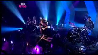 Chasing Pavements LIVE - Adele