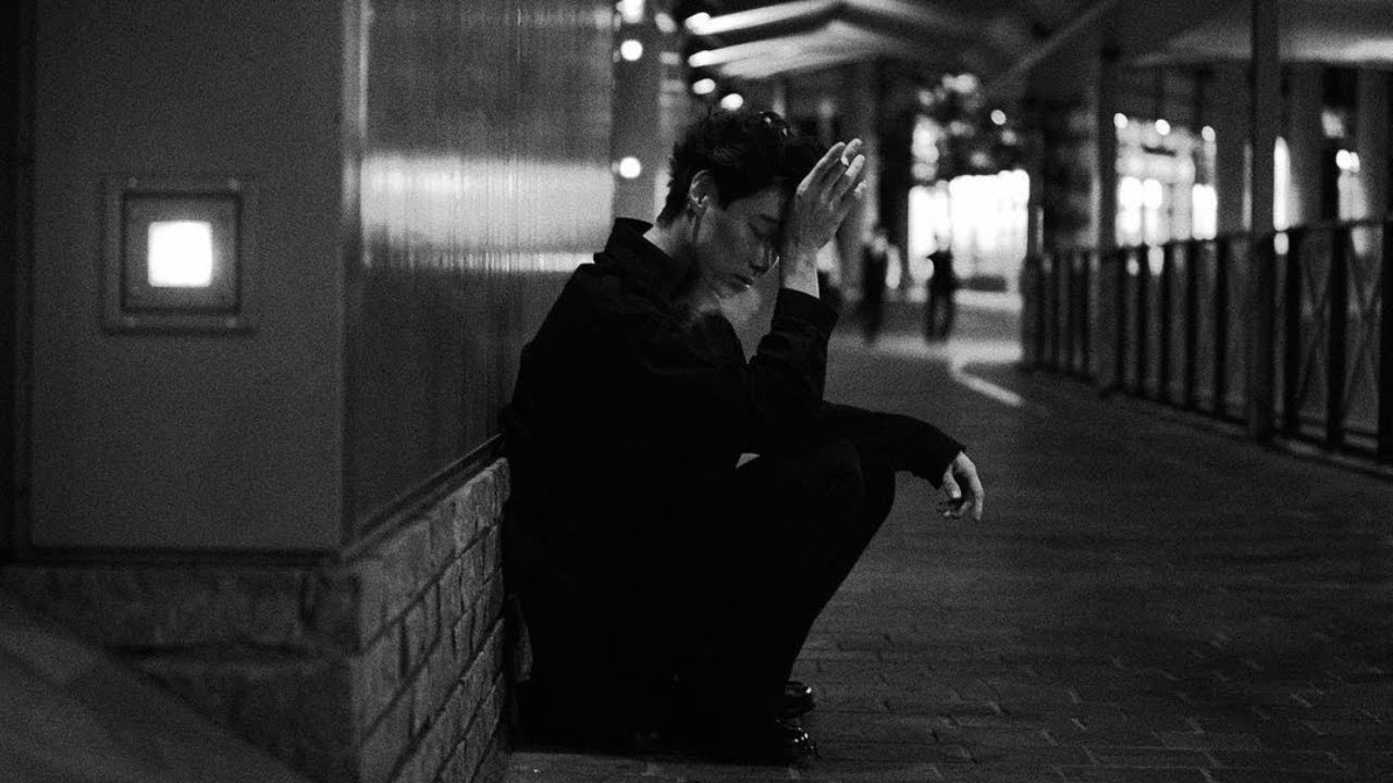 네가 울면 내 탓 같아.