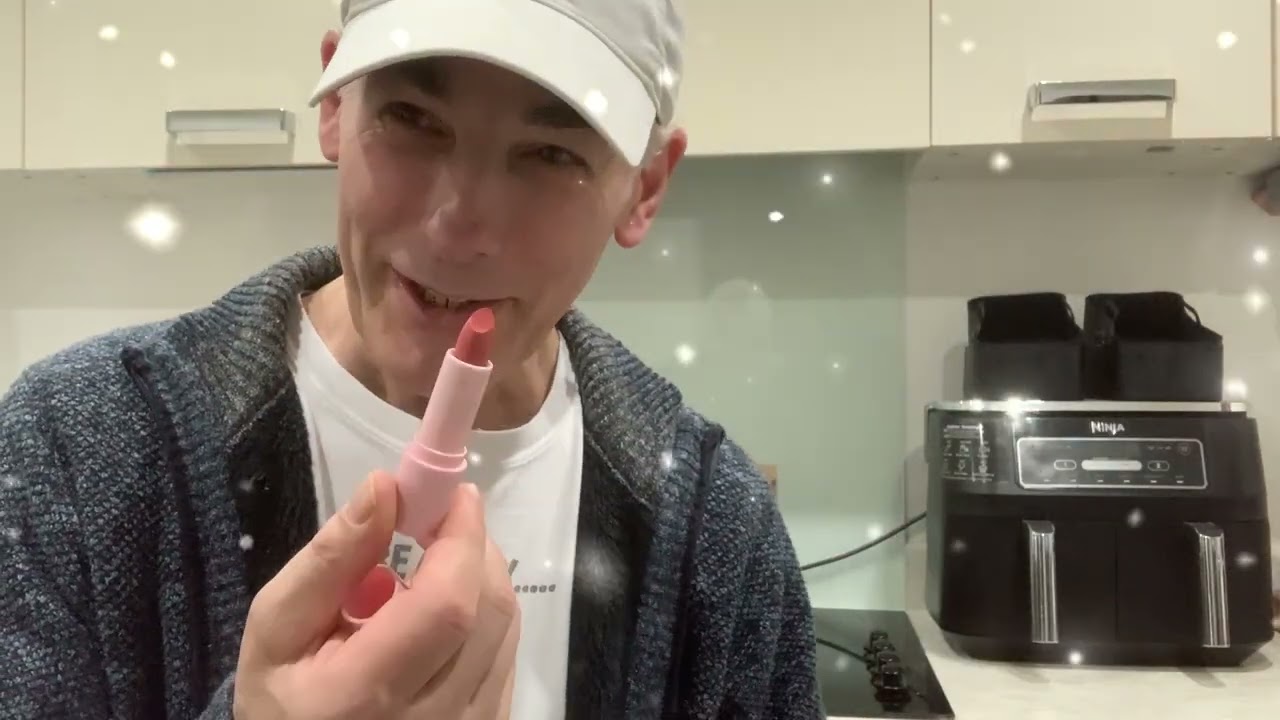 Unboxing Glossybox subscription for December and day 4 of Liberty advent calendar ❤️🌈