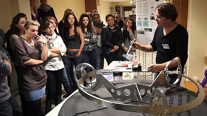 Möbius Maglev - 2 Fast Superconducting Trains