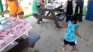 Twerking lil girl hahaha