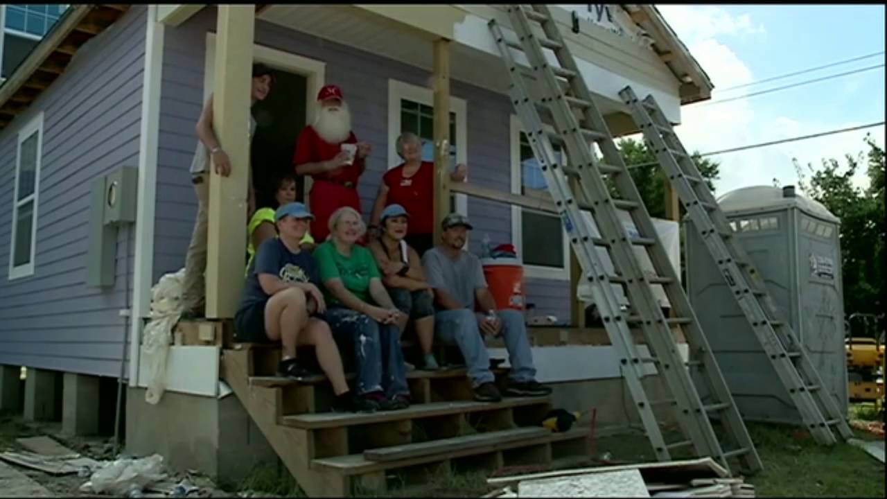WDSU: Mr.  & Mrs.  Claus on site with EANGUS