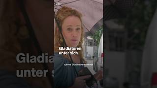Gladiator Mit Peinlichem Glückshelm Sketch History Backstage Zdf