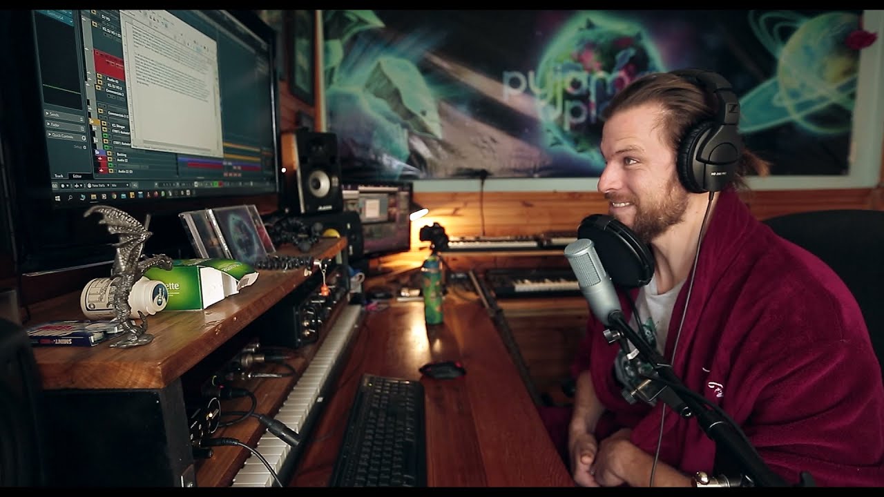 GlitchPunk : 80s South African television news reporter