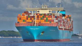 Monster Ship Munkebo Maersk On The Thames Departs Tilbury For Bremerhaven 4K Shipspotting